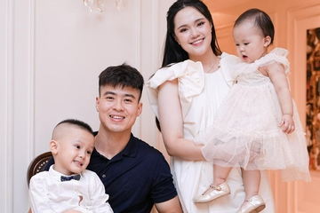Vợ chồng Đỗ Duy Mạnh lần đầu lộ cơ ngơi giá vài chục tỷ trên phố cổ Hà Nội, khiến dân tình trầm trồ