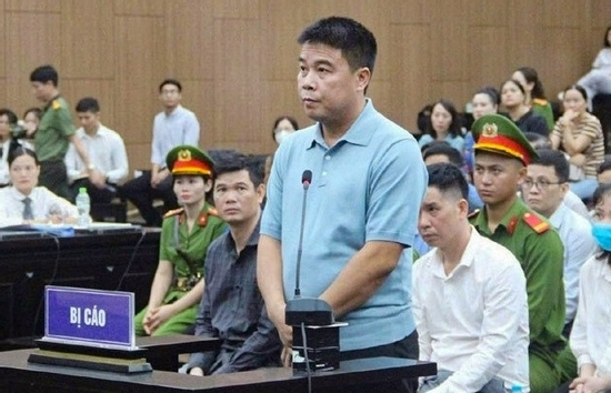 Chủ tịch Tập đoàn Phúc Sơn và bà Hoàng Thị Thúy Lan rơi nước mắt trình bày hoàn cảnh