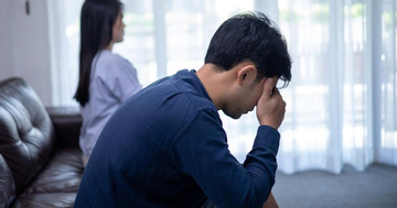 Lời hối tiếc muộn màng của người đàn ông khi buông bỏ tình đầu lấy vợ hơn 4 tuổi