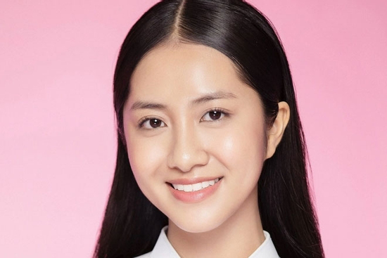 Tân Hoa hậu Hà Trúc Linh gây sốt với ảnh mặt mộc sau đăng quang