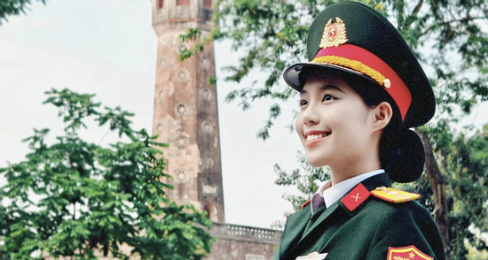 Vẻ đẹp 'càng ngắm càng mê' của Thiếu uý vừa đoạt Á hậu 1 Hoa hậu Việt Nam