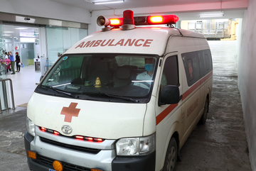 Khẩn cấp cứu nam thanh niên bị dao đâm xuyên ngực bụng
