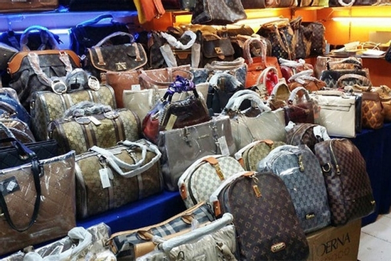 Người tiêu dùng Việt cố ý mua đồ 'fake' nên hàng giả mới ngập tràn