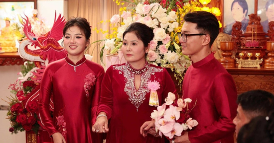 Trao của hồi môn 'khủng', bà mẹ Cà Mau tiết lộ một điều khiến cô dâu bật khóc