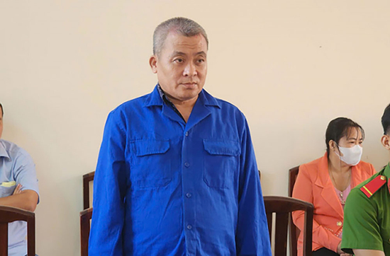 Bị dọa đòi lại đất được cho, con rể vác dao chém mẹ vợ