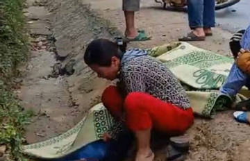 Chị khóc ngất ôm thi thể em trai bị xe tải tông tử vong