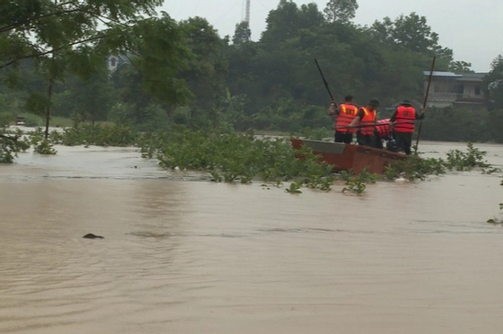Mưa lớn gây ngập úng tại Thái Nguyên, hai trẻ em tử vong do lũ cuốn