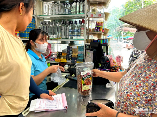 Hộ kinh doanh chao đảo vì quy định mới: Né một dòng chuyển khoản, có thể trả giá đắt