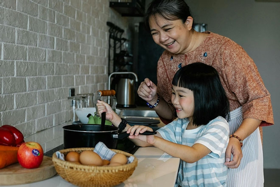 Cháu về quê nghỉ hè, tôi bận rộn mệt hơn nhưng có được niềm vui, hạnh phúc tuổi già