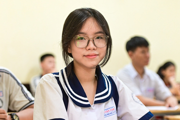 Thí sinh thi lớp 10 TPHCM giảm kỷ lục, đề thi khác biệt thách thức học sinh