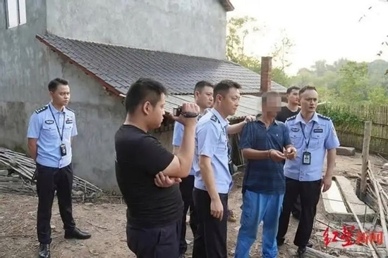 Lật lại vụ án 32 năm, tìm ra kẻ sát hại mẹ và bạn gái rồi bỏ trốn cùng chị dâu
