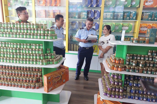 Cảnh sát phát hiện điểm đáng ngờ của công ty làm yến chưng, tạm giữ 23.000 hộp