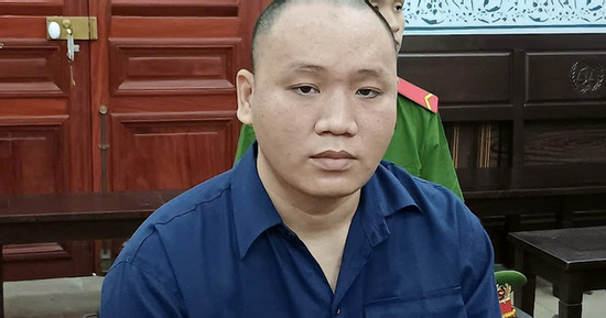 Được mời lên phường, bất ngờ rút dao tấn công cảnh sát khu vực
