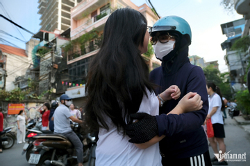 ‘Con thi trượt rồi’, cha mẹ làm gì để con không 'gục ngã'?