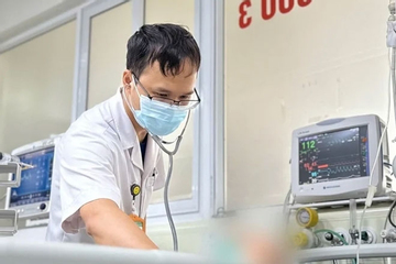 Liệt hoàn toàn sau mũi tiêm giảm đau tại phòng khám tư