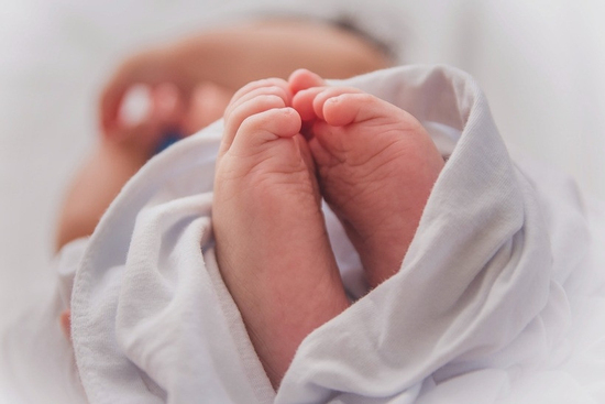 Bộ Y tế đề xuất hỗ trợ tiền mặt, hiện vật với gia đình sinh hai con gái