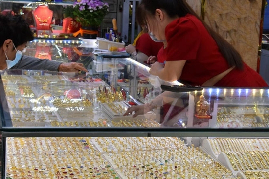 Giá vàng hôm nay, 12-7: Tăng rất mạnh