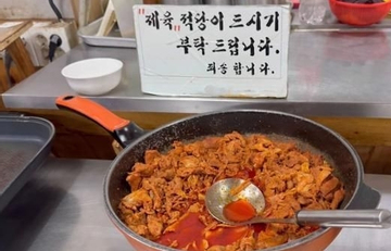 Khách ăn buffet quá nhiều bị chủ nhà hàng mắng chửi
