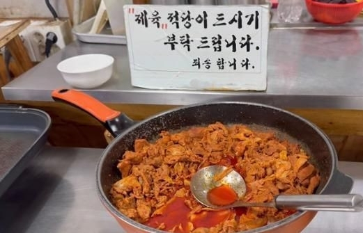 Khách ăn buffet quá nhiều bị chủ nhà hàng mắng chửi