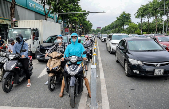 Cấm xe máy chạy xăng vào Vành đai 1: Hà Nội phải giải quyết ngay các vấn đề này