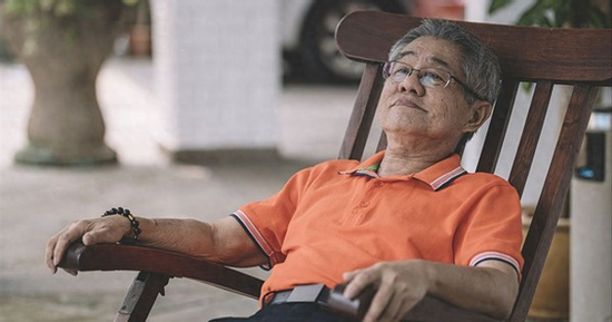 Cụ ông nghỉ hưu nói lý do không tái hôn sau 2 lần hẹn hò thất bại: 'Thuê bảo mẫu còn an tâm hơn lấy vợ mới'