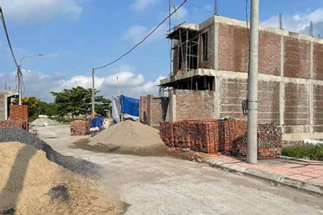Giá vật liệu xây dựng tăng cao ngất, người dân, doanh nghiệp lo 'méo mặt'