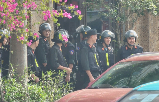 Hàng chục cảnh sát khám xét nhà một trùm giang hồ ở Thanh Hóa