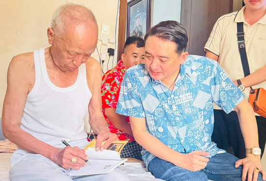 Thân thế cha ruột ca sĩ Long Nhật: Nhà thơ, nhà thư pháp nổi tiếng xứ Huế