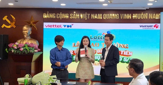 Người trúng Vietlott nhận giải tiền tỷ không đeo mặt nạ: Lúc đầu tôi không tin