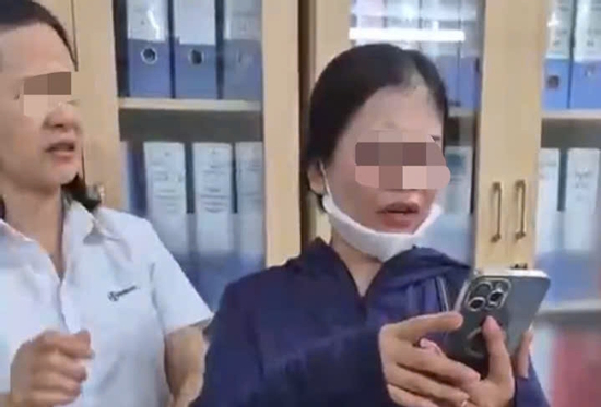 Nữ giáo viên òa khóc vì tài khoản bốc hơi gần 1,5 tỷ 'trong nháy mắt'