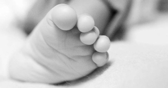 Người phụ nữ uống rượu say, đè con trai 2 tháng tuổi tử vong