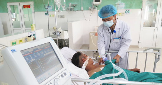 Ăn cơm với cá muối chua, nạn nhân nguy kịch vì ngộ độc Botulinum