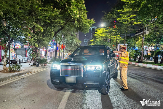 CSGT Hà Nội hóa trang 'theo dấu' tài xế rời quán nhậu, 30 phút xử lý 10 'ma men'