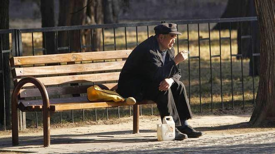 Cụ ông có lương hưu 33 triệu/tháng và 3,5 tỷ bán nhà nhưng phải ở trong túp lều: Điều khổ tâm nhất không nằm ở vật chất