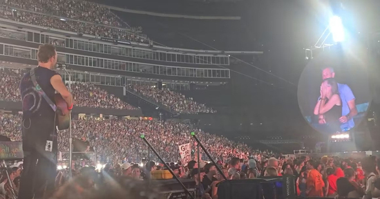 Công ty tỷ đô điều tra vụ CEO ngoại tình gây chấn động