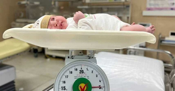 Bé gái chào đời với cân nặng 5kg, ngang trẻ 2 tháng tuổi