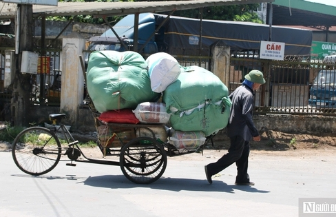 Gồng mình mưu sinh giữa 