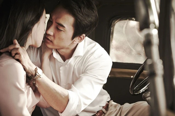Một phút yếu lòng muốn 
