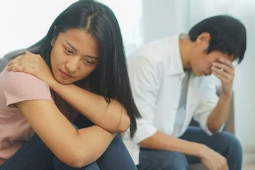 Nhờ mẹ giữ vàng hộ, vợ nói 1 câu khiến tôi choáng váng