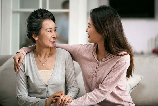 Không có con trai, tích cóp khoản tiền định về già sống cùng vợ chồng con gái, nghe con rể nói 1 câu từ bỏ ý định