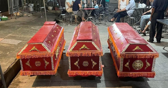 Vụ lật tàu ở vịnh Hạ Long: Vợ sống sót, chồng và 2 con tử nạn