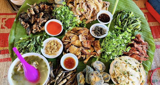 Cô gái Tày khoe mâm cơm hàng ngày toàn đặc sản rừng núi, 'không tốn tiền mua'