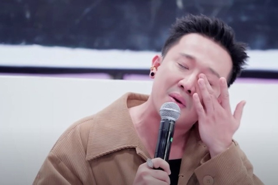 Khán giả mệt mỏi khi Trấn Thành liên tục khóc tại show 'Em xinh say hi'