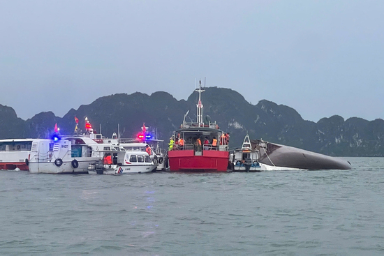 Vụ lật tàu Vịnh Xanh 58 trên vịnh Hạ Long: Tìm thấy thi thể bé trai gần đảo Ti Tốp
