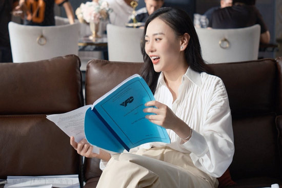 Diễn viên Phương Oanh báo tin vui sau 4 năm dừng đóng phim