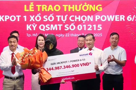 Người đàn ông TPHCM trúng độc đắc Vietlott cao kỷ lục gần 345 tỷ đồng