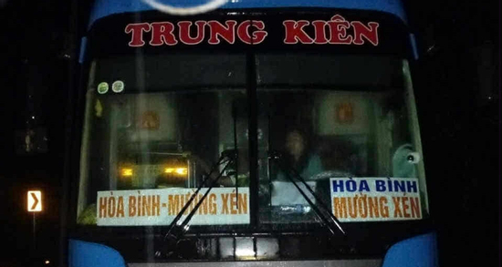 10 giờ mắc kẹt giữa lũ dữ của 25 người trên xe khách ở Nghệ An