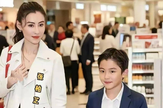 Thực hư bức hình gây sốt của Trương Bá Chi và con trai 7 tuổi