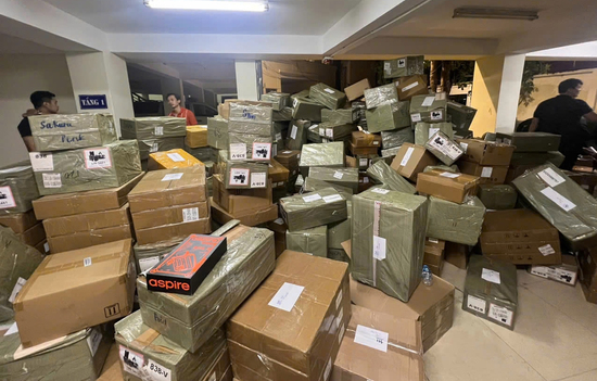 Cận cảnh kho hàng thuốc lá điện tử vừa bị Công an Hà Nội triệt phá