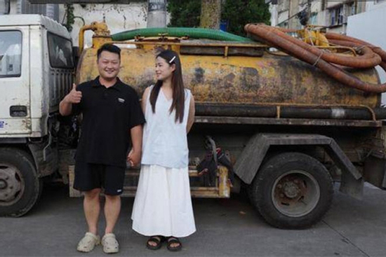 Tưởng ế vì nghề dọn phân, không ngờ có người đẹp vượt 700km đến kết đôi